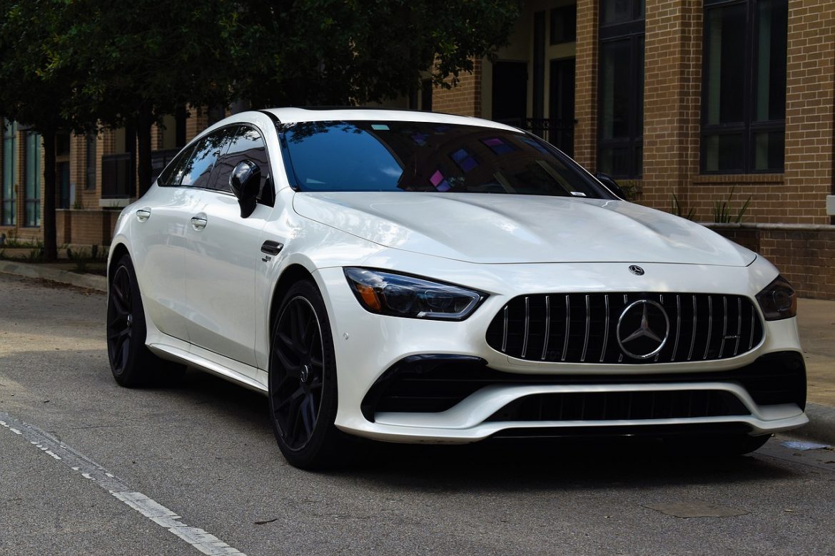 2018 Mercedes-AMG® GT vs 2018 Mercedes-AMG® GT R